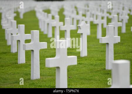 Henri Chapelle, Belgique. Apr 23, 2019. Henri-Chapelle American Cemetery and Memorial, en Belgique, près de ville de Henri-Chapelle, 23. Avril 2019. Henri-Chapelle American Cemetery and Memorial est une seconde guerre mondiale guerre cimetière militaire américain tombe. C'est l'un des trois cimetières de guerre américain en Bel | utilisée dans le monde entier : dpa Crédit/Alamy Live News Banque D'Images