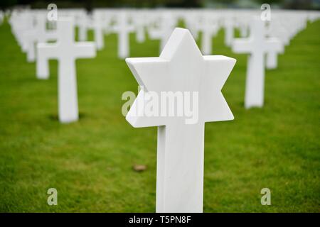 Henri Chapelle, Belgique. Apr 23, 2019. Henri-Chapelle American Cemetery and Memorial, en Belgique, près de ville de Henri-Chapelle, 23. Avril 2019. Henri-Chapelle American Cemetery and Memorial est une seconde guerre mondiale guerre cimetière militaire américain tombe. C'est l'un des trois cimetières de guerre américain en Bel | utilisée dans le monde entier : dpa Crédit/Alamy Live News Banque D'Images