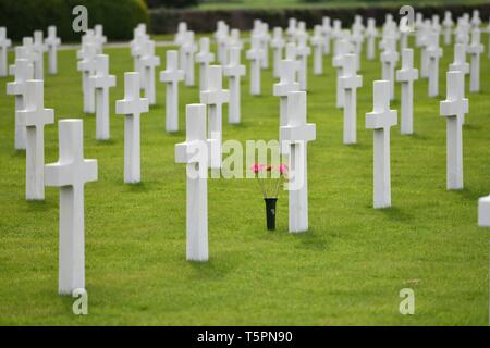 Henri Chapelle, Belgique. Apr 23, 2019. Henri-Chapelle American Cemetery and Memorial, en Belgique, près de ville de Henri-Chapelle, 23. Avril 2019. Henri-Chapelle American Cemetery and Memorial est une seconde guerre mondiale guerre cimetière militaire américain tombe. C'est l'un des trois cimetières de guerre américain en Bel | utilisée dans le monde entier : dpa Crédit/Alamy Live News Banque D'Images