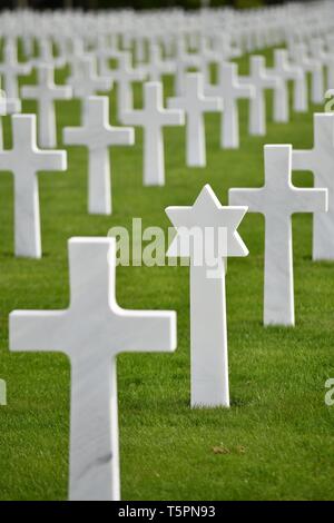 Henri Chapelle, Belgique. Apr 23, 2019. Henri-Chapelle American Cemetery and Memorial, en Belgique, près de ville de Henri-Chapelle, 23. Avril 2019. Henri-Chapelle American Cemetery and Memorial est une seconde guerre mondiale guerre cimetière militaire américain tombe. C'est l'un des trois cimetières de guerre américain en Bel | utilisée dans le monde entier : dpa Crédit/Alamy Live News Banque D'Images