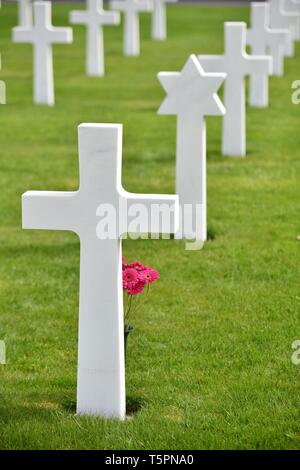 Henri Chapelle, Belgique. Apr 23, 2019. Henri-Chapelle American Cemetery and Memorial, en Belgique, près de ville de Henri-Chapelle, 23. Avril 2019. Henri-Chapelle American Cemetery and Memorial est une seconde guerre mondiale guerre cimetière militaire américain tombe. C'est l'un des trois cimetières de guerre américain en Bel | utilisée dans le monde entier : dpa Crédit/Alamy Live News Banque D'Images