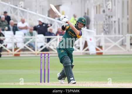 Nottingham, Royaume-Uni. Apr 26, 2019. Ben Duckett sur son chemin à 86 au cours de la Royal London Simatai Cup match entre Notts Outlaws et renards Leicestershire à Trent Bridge, Nottingham, Angleterre le 26 avril 2019. Photo de John Mallett. Usage éditorial uniquement, licence requise pour un usage commercial. Aucune utilisation de pari, de jeux ou d'un seul club/ligue/dvd publications. Credit : UK Sports Photos Ltd/Alamy Live News Banque D'Images