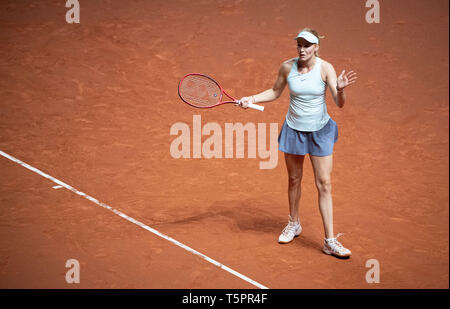 Stuttgart, Allemagne. Apr 26, 2019. Tennis : WTA-Tour - Grand Prix Porsche Stuttgart, des célibataires, des femmes, des quarts de finale, Osaka (Japon) - Vekic (Croatie). Donna Vekic est de répondre. Credit : Marijan Murat/dpa/Alamy Live News Banque D'Images