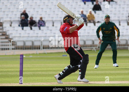 Nottingham, Royaume-Uni. Apr 26, 2019. Mark Cosgrove batting au cours de la Royal London Simatai Cup match entre Notts Outlaws et renards Leicestershire à Trent Bridge, Nottingham, Angleterre le 26 avril 2019. Photo de John Mallett. Usage éditorial uniquement, licence requise pour un usage commercial. Aucune utilisation de pari, de jeux ou d'un seul club/ligue/dvd publications. Credit : UK Sports Photos Ltd/Alamy Live News Banque D'Images