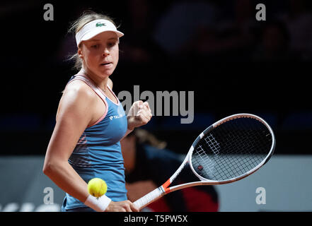 Stuttgart, Allemagne. Apr 26, 2019. Tennis : WTA-Tour - Grand Prix Porsche Stuttgart, des célibataires, des femmes, des quarts de finale, Azarenka (Bélarus) - Kontaveit (Estonie). Kontaveit d'Anet est de répondre. Credit : Marijan Murat/dpa/Alamy Live News Banque D'Images