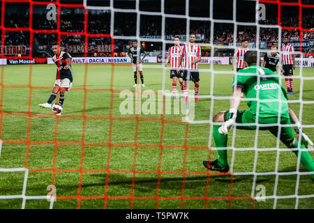 ROTTERDAM, Pays-Bas , 24-04-2019 , Stade de football néerlandais Het Kasteel , , Saison 2018/2019 , Keuken Kampioen Divisie , Sparta - Jong Ajax , Jong Ajax player Danilo Pereira da Silva marque un mort pendant le match Banque D'Images