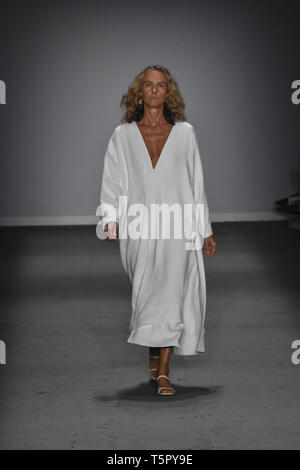 Sao Paulo, Brésil. Apr 26, 2019. Défilé de la marque, à SPFW Haight N47 ce vendredi, (26) à São Paulo. (Photo : Roberto Casimiro/Fotoarena) Crédit : Foto Arena LTDA/Alamy Live News Banque D'Images