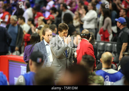 Los Angeles, CA, USA. Apr 26, 2019. Golden State Warriors Bob Myers après match 6 de la Golden State Warriors vs Los Angeles Clippers série éliminatoires au Staples Center le 26 avril 2019. (Photo par Jevone Moore) Credit : csm/Alamy Live News Banque D'Images