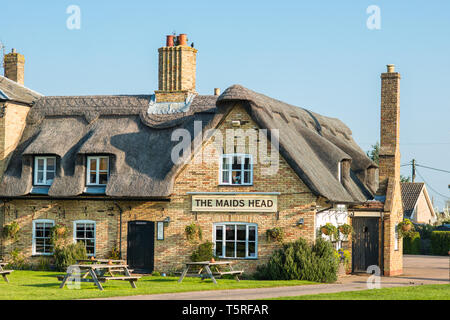 Le pub du village de caractère Wicken près de Wicken Fen, Cambridgeshire, Angleterre, Royaume-Uni. Banque D'Images