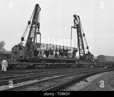 5 novembre 1967. Hther Green train Crash. Lors du service occupé du dimanche soir entre Hastings et Charing Cross Station, à Londres, le train déraille et s'écrase près de Hither Green Depot, tuant 49 personnes et en blessant 78. Banque D'Images