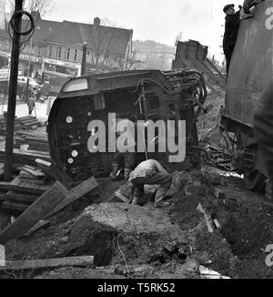 5 novembre 1967. Hther Green train Crash. Lors du service occupé du dimanche soir entre Hastings et Charing Cross Station, à Londres, le train déraille et s'écrase près de Hither Green Depot, tuant 49 personnes et en blessant 78. Banque D'Images