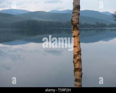 Cooper Lake, situé à Lake Hill dans la ville de Woodstock, Ulster County, New York, est le plus grand lac naturel dans les monts Catskill Banque D'Images