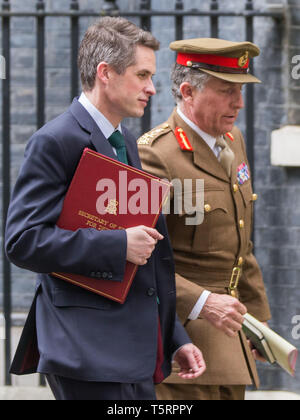 Les ministres partent Downing Street après réunion du Cabinet. Comprend : Gavin Williamson CEPB MP, le général Sir Nicholas Patrick Carter, KCB, CBE, DSO, ADC. Où : London, Royaume-Uni Quand : 26 Mar 2019 Crédit : Wheatley/WENN Banque D'Images