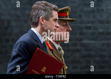 Les ministres partent Downing Street après réunion du Cabinet. Comprend : Gavin Williamson CEPB MP, le général Sir Nicholas Patrick Carter, KCB, CBE, DSO, ADC. Où : London, Royaume-Uni Quand : 26 Mar 2019 Crédit : Wheatley/WENN Banque D'Images