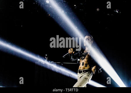 Danemark, copenhague - le 24 avril 2019. La Fédération de rave music band Little Big effectue un concert live à Pumpehuset à Copenhague. Chanteur et rappeur ici Ilya Prusikin est vu sur scène. (Photo crédit : Gonzales Photo - par Lange). À l'exception du Danemark Banque D'Images