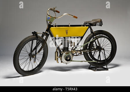 Moto d'epoca Griffon tipo Corsa. Marca : Griffon - Zedel modello : Tipo Corsa nazione : Francia anno : 1904 conditions : restaurata cilindrat