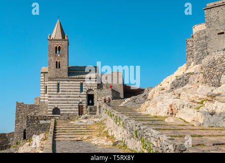 Église chiesa San Pietro sur la côte de Portovenere, Ligurie, Nord-Ouest de l'Italie Banque D'Images