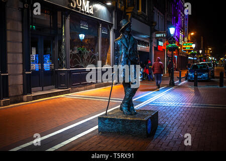 Dublin, Irlande - mars 2019. Statue de James Joyce illustrant la célèbre 20e siècle poète et romancier irlandais connu pour son travail "Ulysse" à Dublin. Banque D'Images