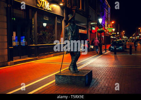 Dublin, Irlande - mars 2019. Statue de James Joyce illustrant la célèbre 20e siècle poète et romancier irlandais connu pour son travail "Ulysse" à Dublin. Banque D'Images