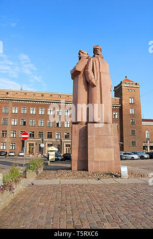 RIGA, Lettonie - le 29 août 2018 : Monument des tirailleurs lettons au Strelnieku laukums square dans le centre-ville historique Banque D'Images