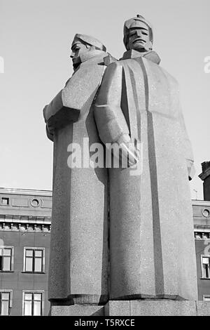 Monument des tirailleurs lettons au Strelnieku laukums square dans le centre-ville historique. Riga, Lettonie Banque D'Images