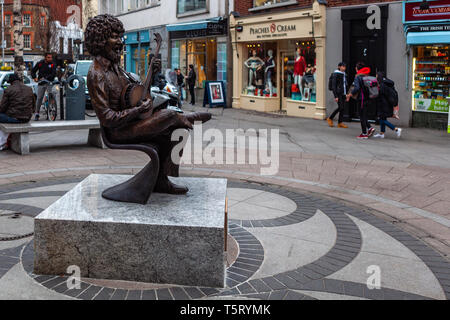 Dublin, Irlande - Mars 2019 Statue de Dublin le chanteur Luke Kelly à Dublin Banque D'Images