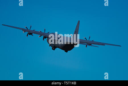 Montréal, Canada, Avril 22, 2019 Les Forces armées canadiennes.avion de transport Hercules sur la piste.Québec,Canada.Credit:Mario Beauregard/Alamy Live News Banque D'Images