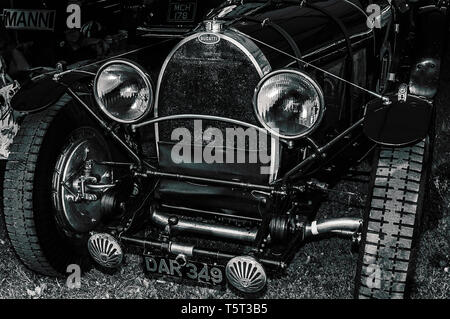 Une Bugatti Type 50S 1937 voiture de piste sur l'affichage à Goodwood Revival 2017 Banque D'Images