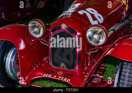 Une Alfa Romeo 6C 1930 GS 1750 voiture de piste sur l'affichage à Goodwood Revival 2017 Banque D'Images