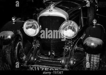 Un 1926 Bentley 4 1/2 litre salon de voiture sur l'affichage à Goodwood Revival 2017 Banque D'Images