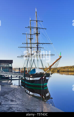 L'Irlande, le comté de Wexford, New Ross, Dunbrody Famine Ship qui est une reproduction d'un navire d'émigrants irlandais de 1840. Banque D'Images