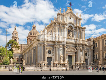 Catane, Italie - 8 avril 2018 : La Basilique di Sant'Agata avec la place principale. Banque D'Images