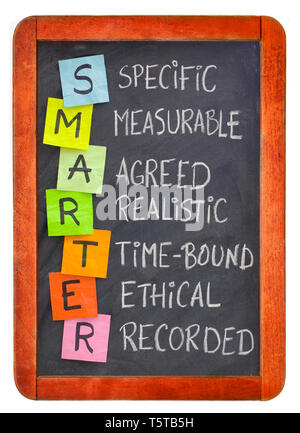 SMARTER (spécifique, mesurable, accepté, réalistes et limités dans le temps, éthique, notées) - acronyme de l'établissement d'objectifs, méthodologie d'écriture craie blanche, colo Banque D'Images