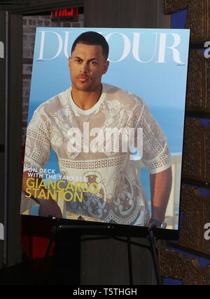 DuJour couvrir partie avec New York Yankees player Giancarlo Stanton tenue au centre-ville d''atmosphère Tao : où : New York, New York, United States Quand : 27 mars 2019 Credit : Derrick Saleurs/WENN.com Banque D'Images