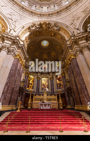 Autel de l'évolution historique et décorées Berliner Dom (Cathédrale de Berlin) à Berlin, Allemagne. Banque D'Images