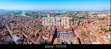 Antenne de Toulouse vue panoramique. Toulouse est la capitale de la Haute Garonne département et région d'Occitanie en France. Banque D'Images