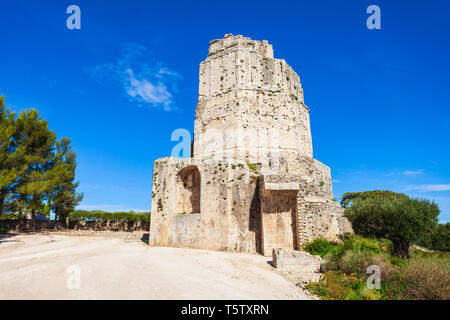 La tour Tour Magne est un monument romain situé dans la ville de Nîmes dans le sud de la France Banque D'Images