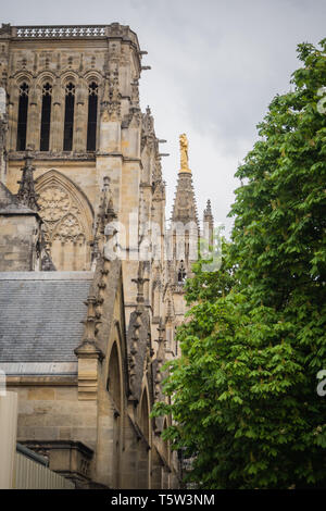 Le côté de la cathédrale Saint André à Bordeaux Banque D'Images