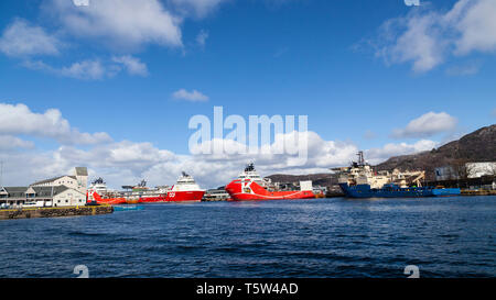 Navires annexes KL Sandefjord, Skandi Bergen, KL Saltfjord vision profonde et, dans le port de Bergen, Norvège. Skoltegrunnskaien et Festningskaie Banque D'Images