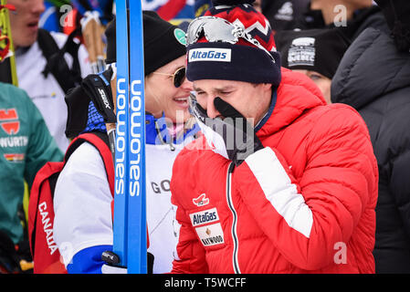 Canada's Alex Harvey est submergé par l'émotion après avoir terminé deuxième à l'épreuve de la Coupe du Monde 15-k course de ski de fond classique dans la ville de Québec. Banque D'Images