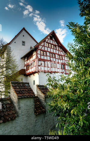 Zug, ZG / Suisse - 20 avril, 2019 : vue de la forteresse historique Burg Zoug dans la ville suisse de Zoug sur une belle soirée de printemps Banque D'Images