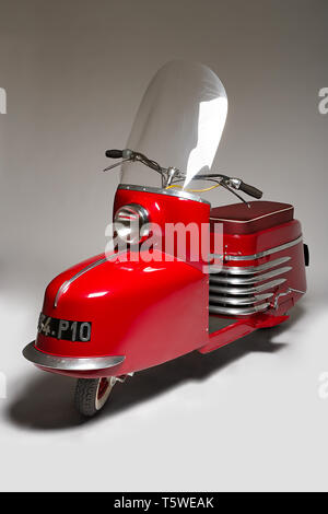 Moto d'epoca Morin Scootavia. Scooter. Marca : André Morin modello : Scootavia nazione : Francia - Parigi anno : 1950 conditions : restau Moto d'epoca Morin Scootavia. Scooter. Marca : André Morin modello : Scootavia nazione : Francia - Parigi anno : 1950 conditions : restau