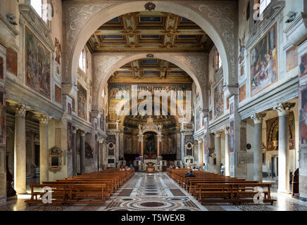 Rome. L'Italie. Vue de l'intérieur de la Basilique Santa Prassede all'Esquilino, (St Praxedes), 9e siècle. Banque D'Images