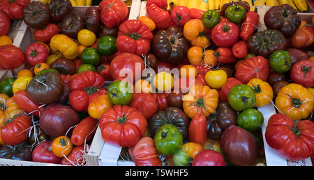 Produits frais en vente à Paris dans le Marche d'Aligre Banque D'Images