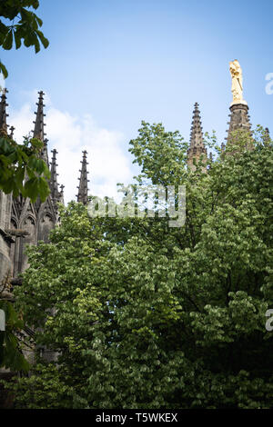 Le côté de la cathédrale Saint André à Bordeaux Banque D'Images