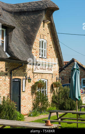 Le pub du village de caractère Wicken près de Wicken Fen, Cambridgeshire, Angleterre, Royaume-Uni. Banque D'Images