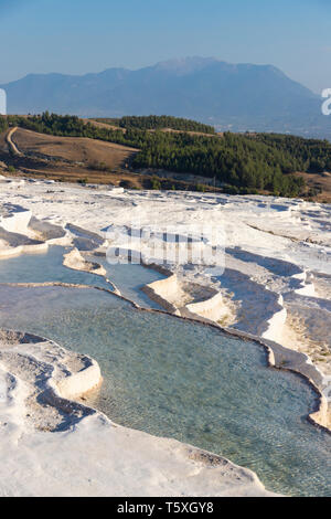 La Turquie, province de Denizli, Pamukkale, Hiérapolis Pamukkale Site archéologique (site UNESCO), piscine thermale de travertin naturel Banque D'Images