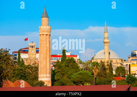 La mosquée Alaaddin Mosquée Yivli Minare ou dans la vieille ville d'Antalya Kaleici ou en Turquie Banque D'Images