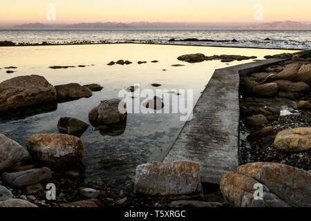 Le bassin de marée Glencairn près de Simons Town sur le Penisnusla du Cap en Afrique du Sud province Banque D'Images