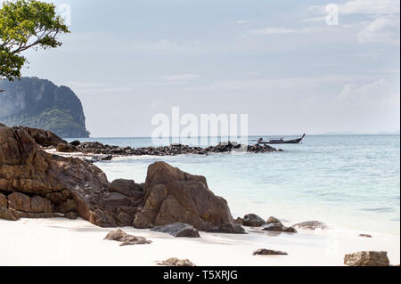 La plage de bambou dans la réserve naturelle de l'île Ko Mai Phai Banque D'Images